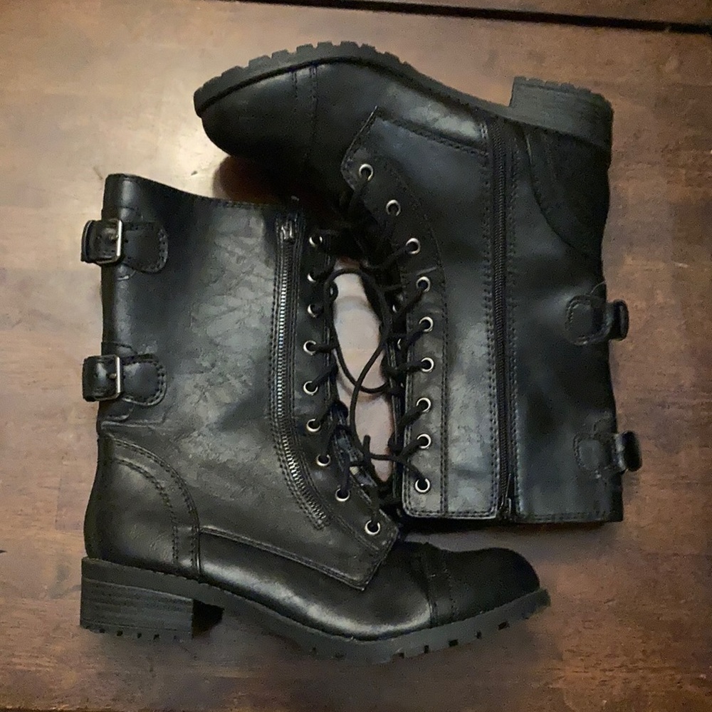 Great condition combat boots!